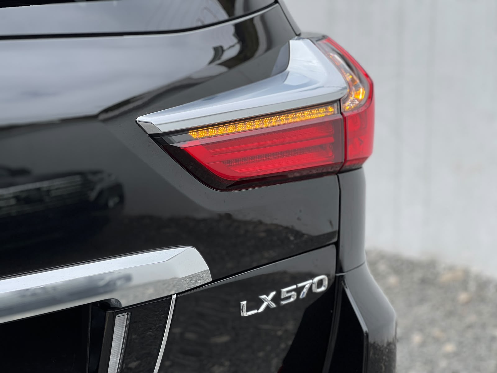 Lexus LX570 photo 6