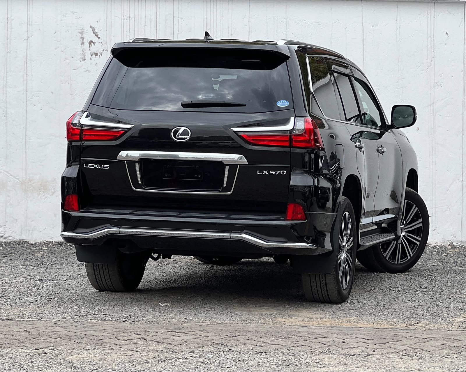 Lexus LX570 photo 8