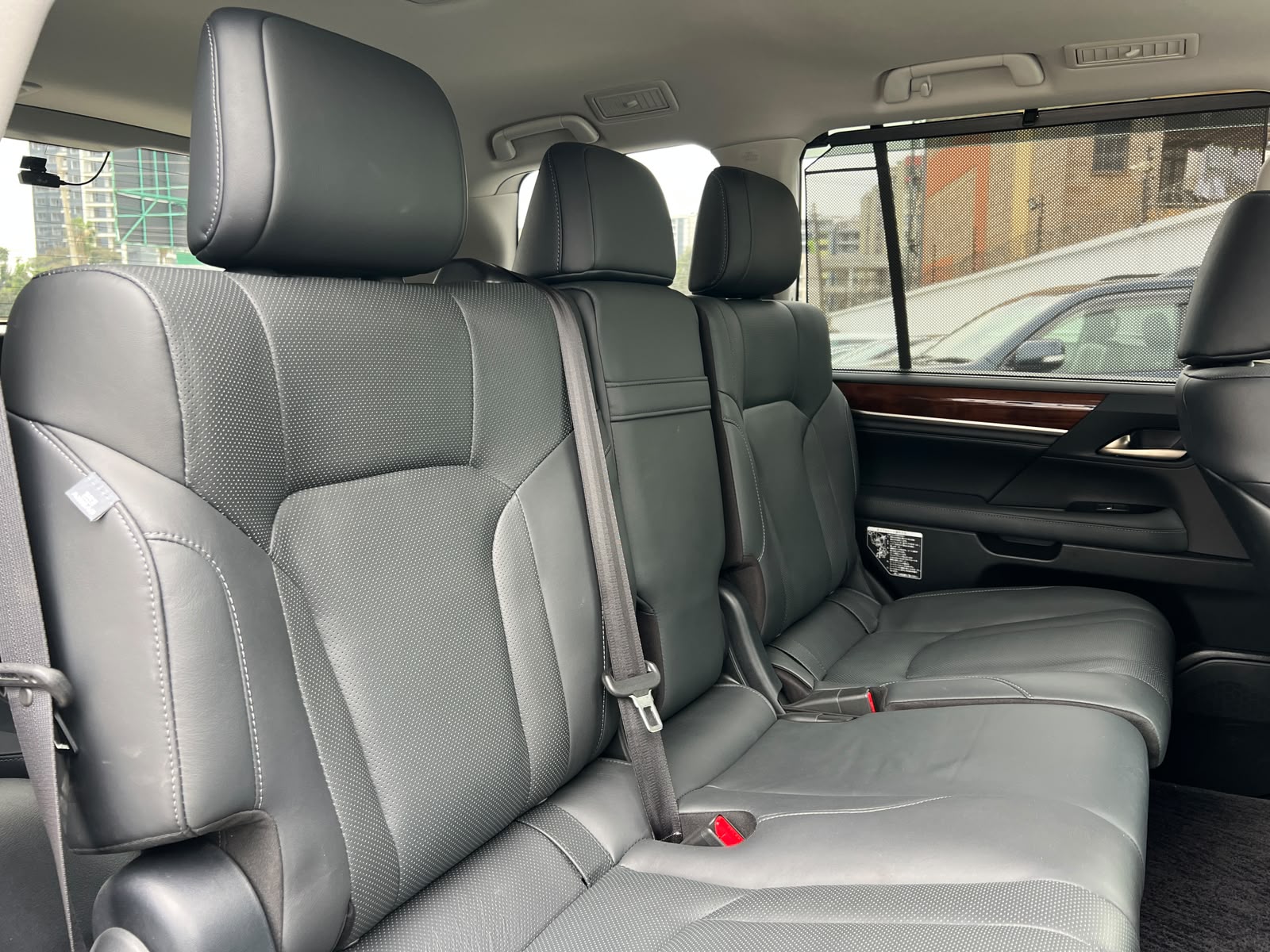Lexus LX570 photo 16