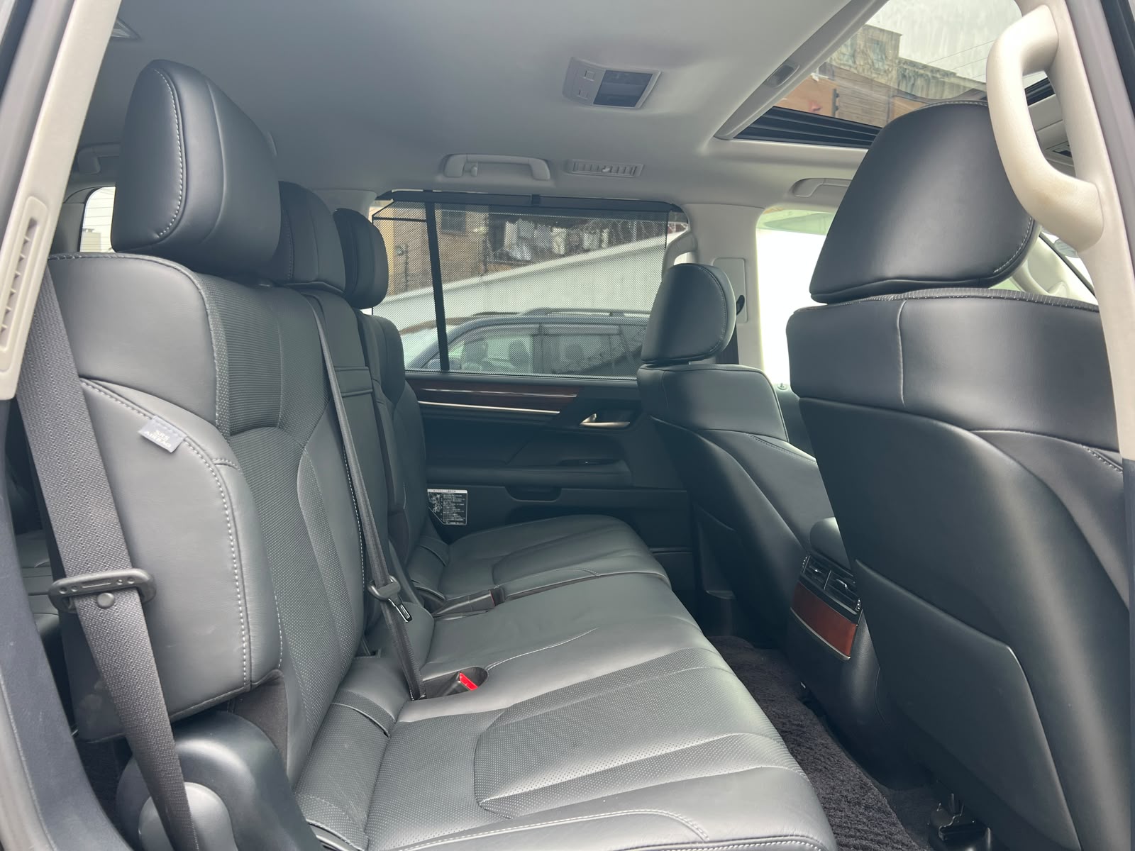 Lexus LX570 photo 17