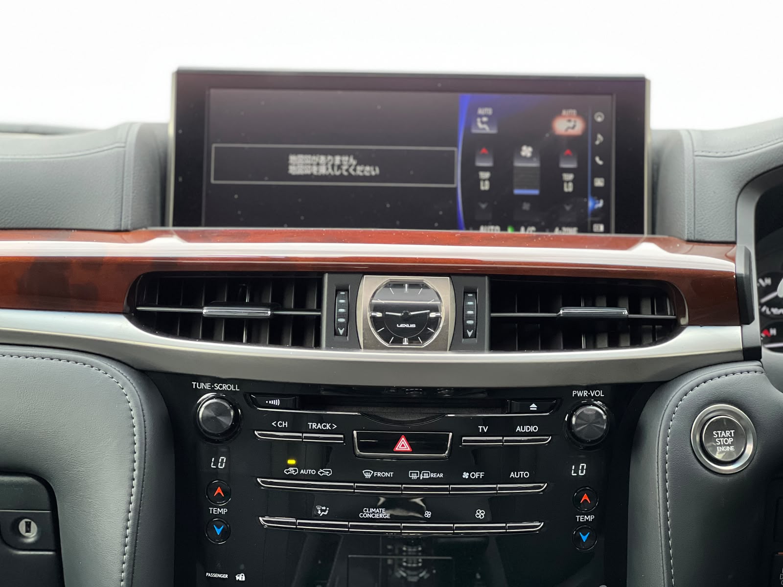 Lexus LX570 photo 19