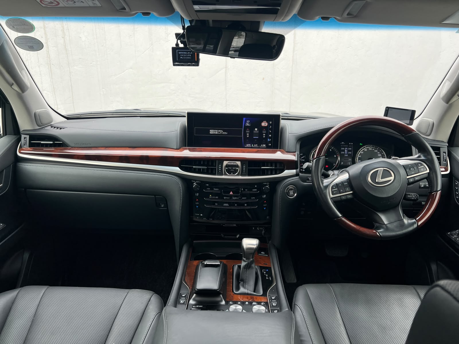 Lexus LX570 photo 20