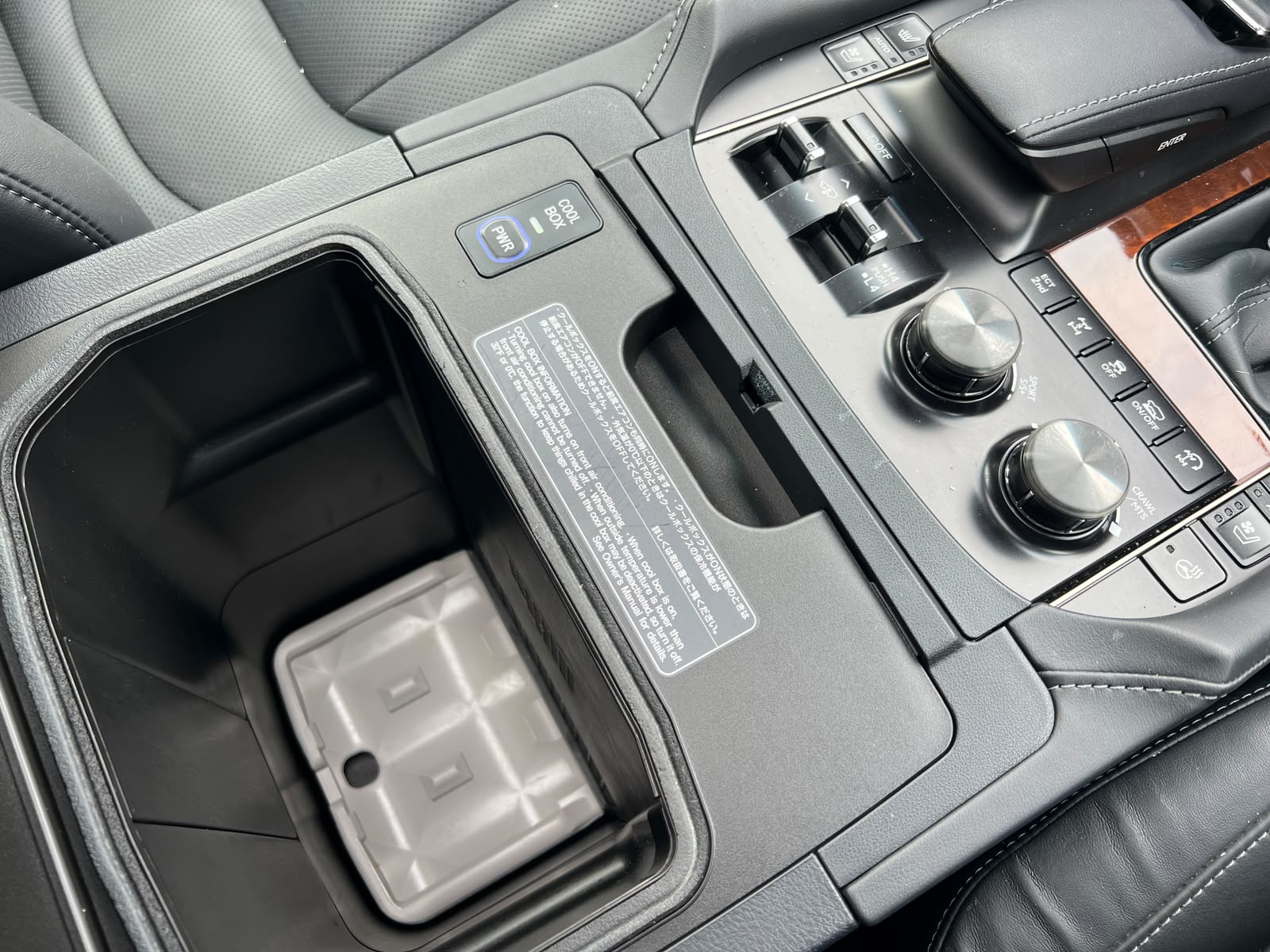 Lexus LX570 photo 23