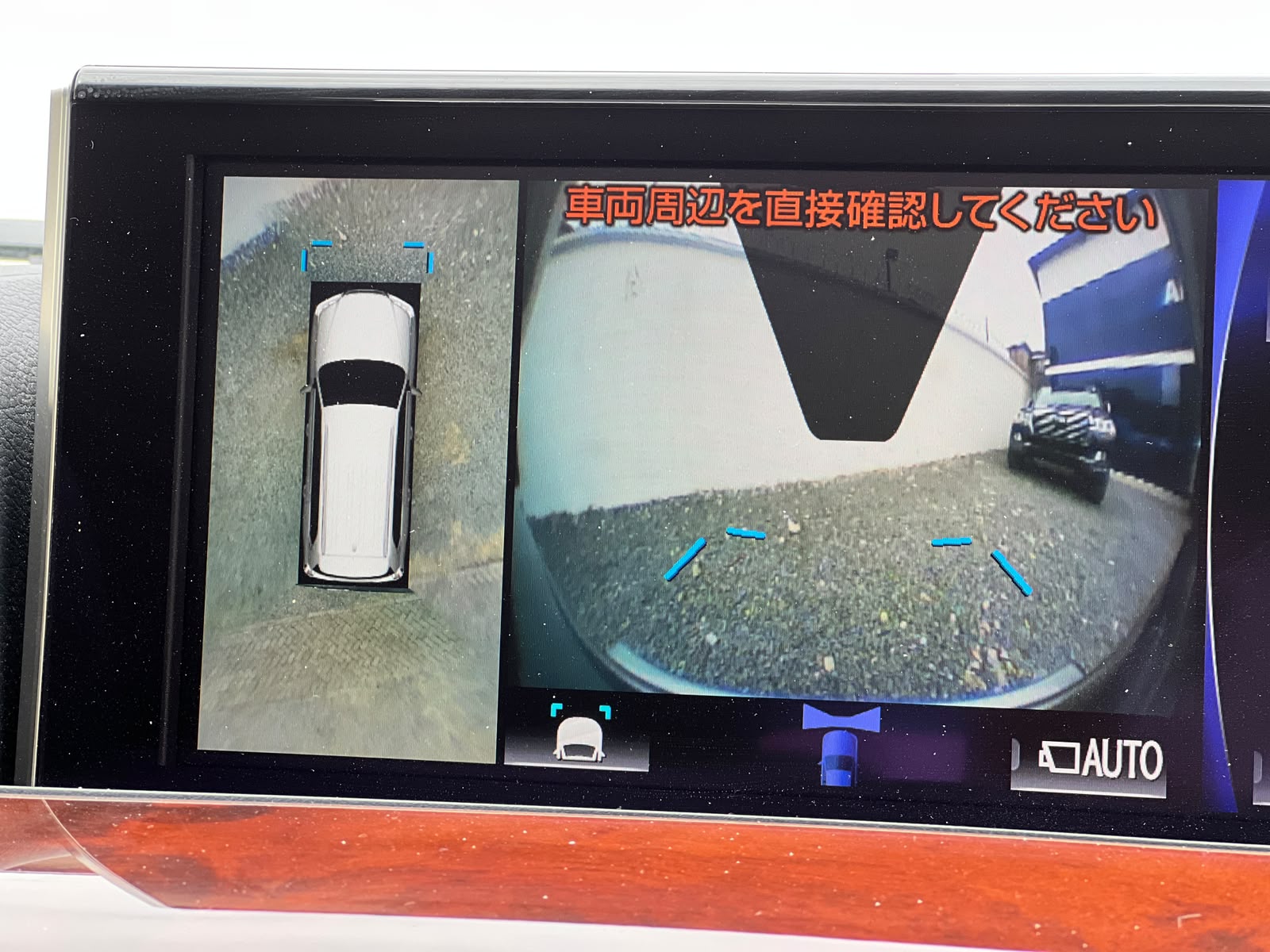 Lexus LX570 photo 24