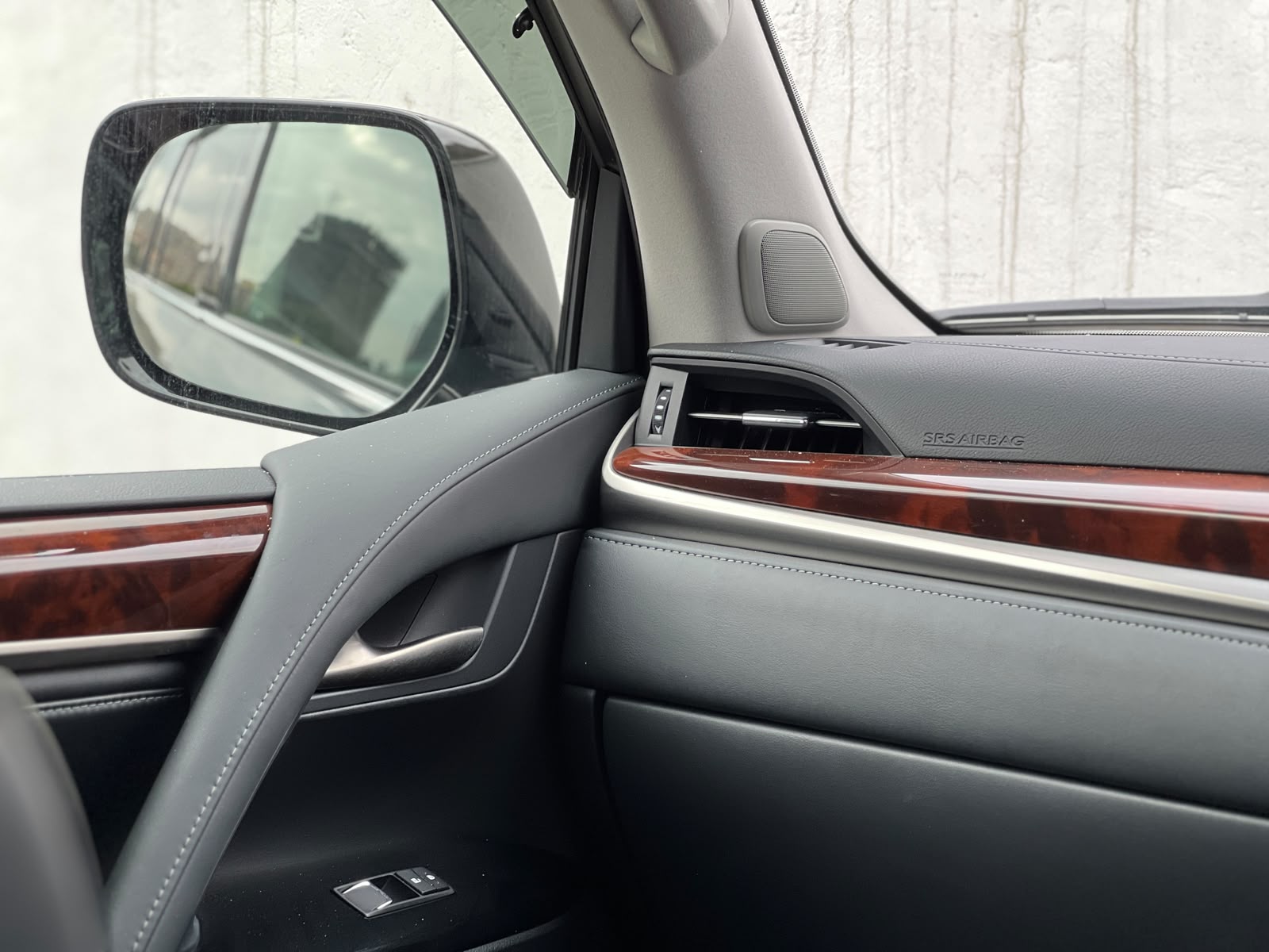 Lexus LX570 photo 25
