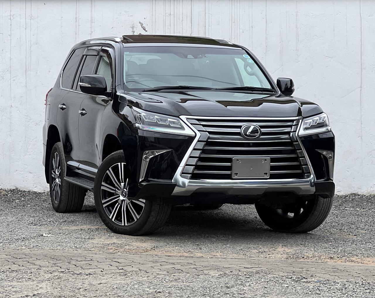 Lexus LX570 photo 1