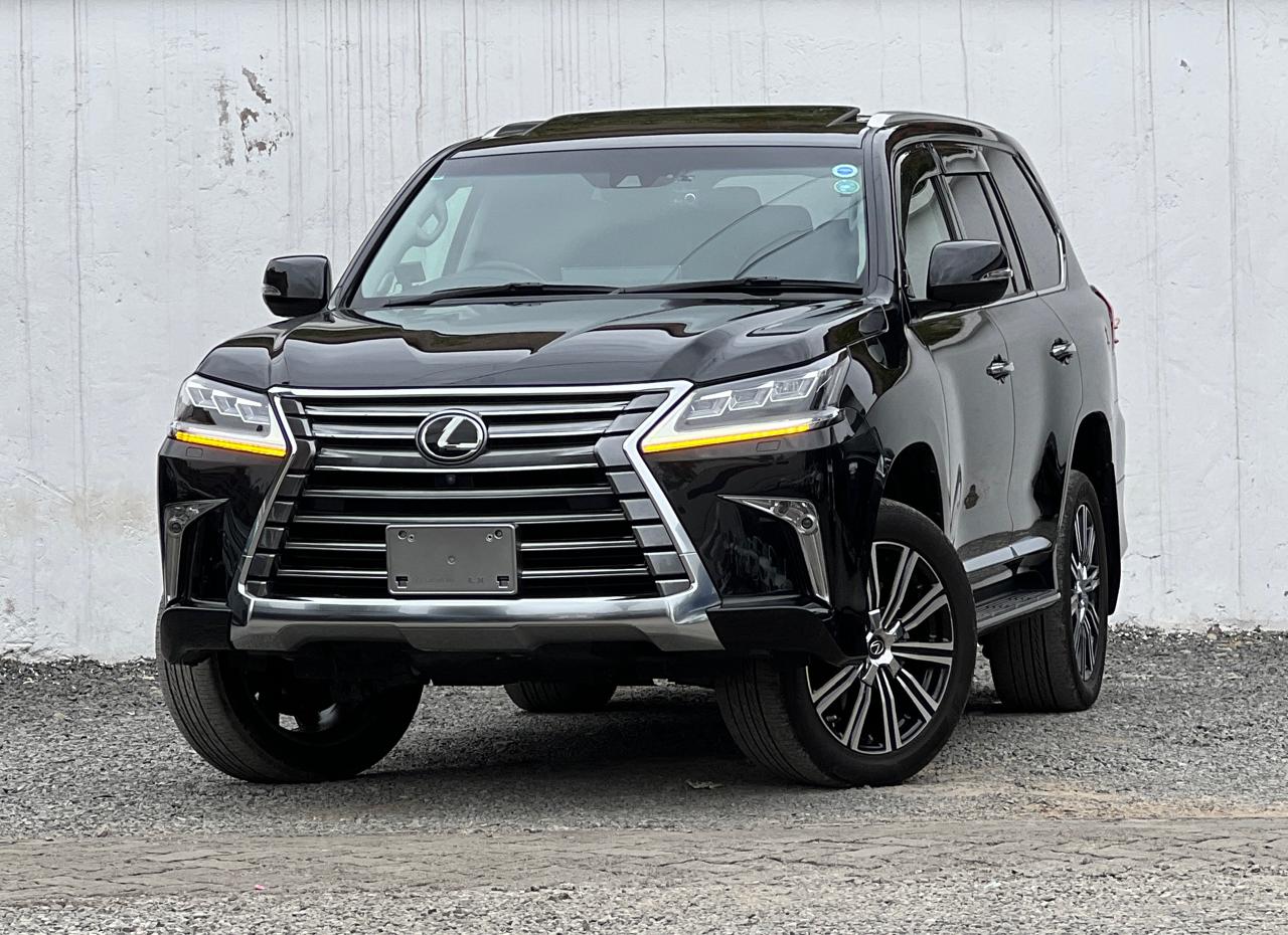 Lexus LX570 photo 2