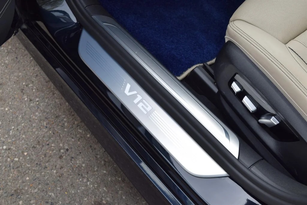 BMW M760Li photo 10