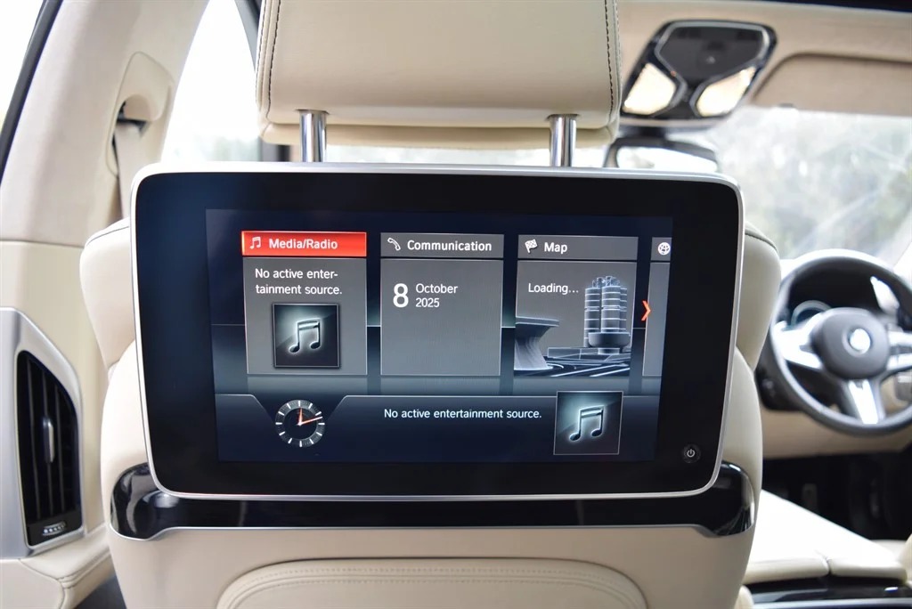 BMW M760Li photo 13