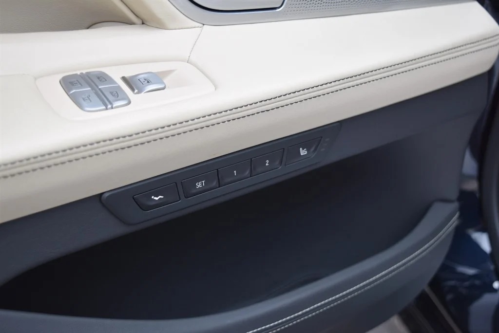 BMW M760Li photo 21