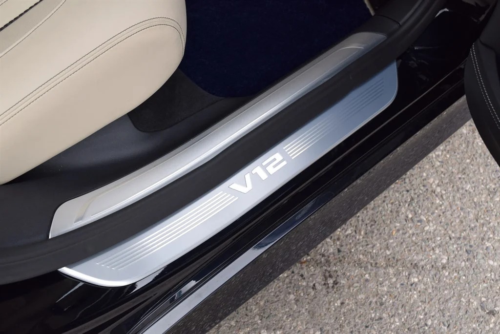 BMW M760Li photo 24
