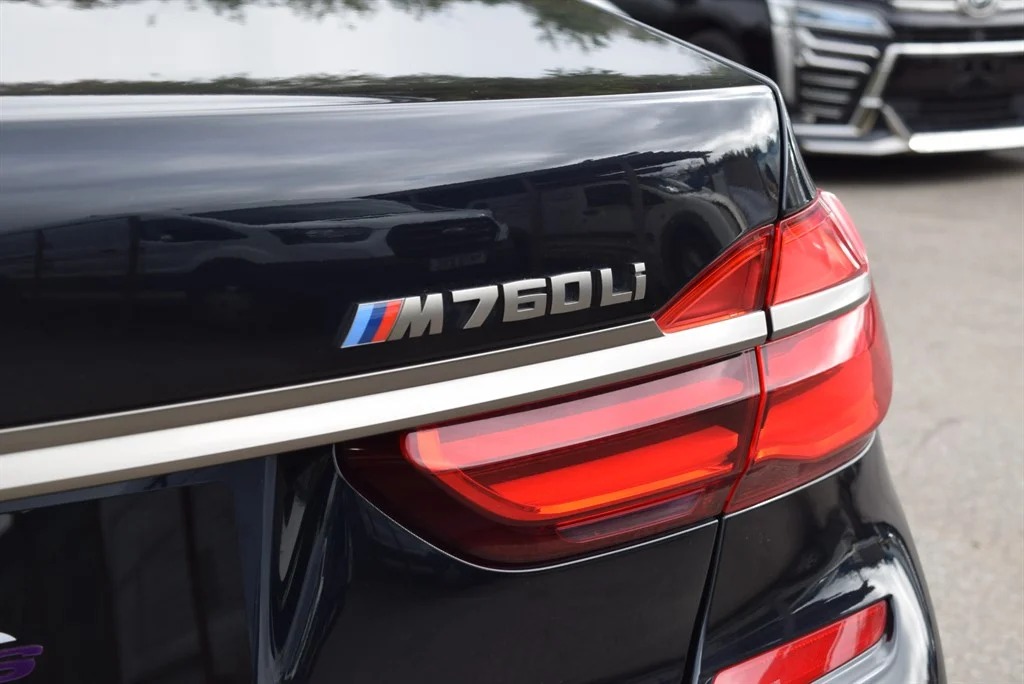 BMW M760Li photo 30