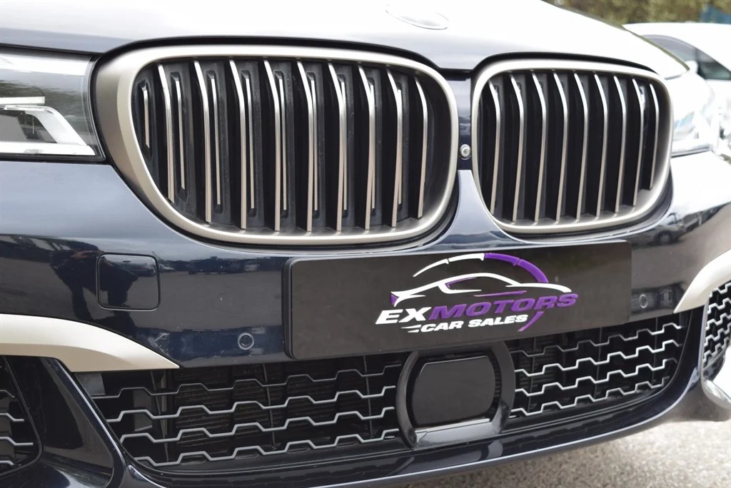 BMW M760Li photo 38