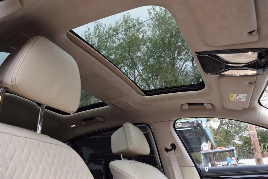 BMW M760Li photo 43
