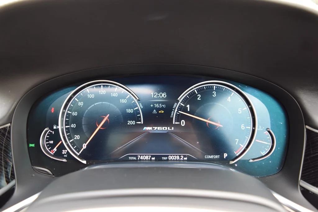 BMW M760Li photo 47