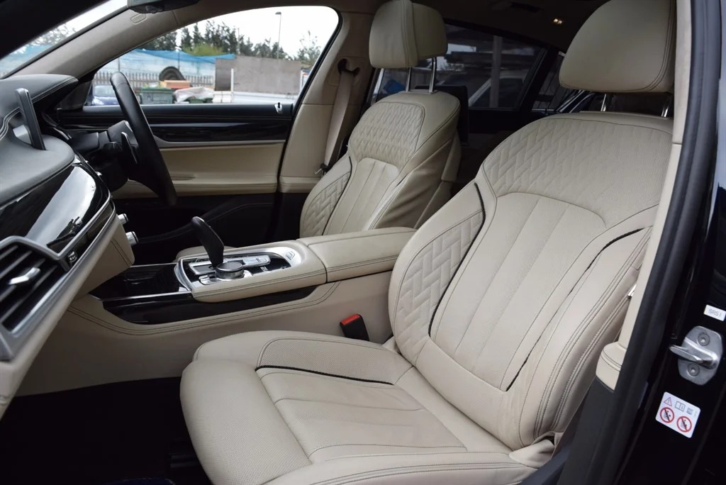 BMW M760Li photo 50
