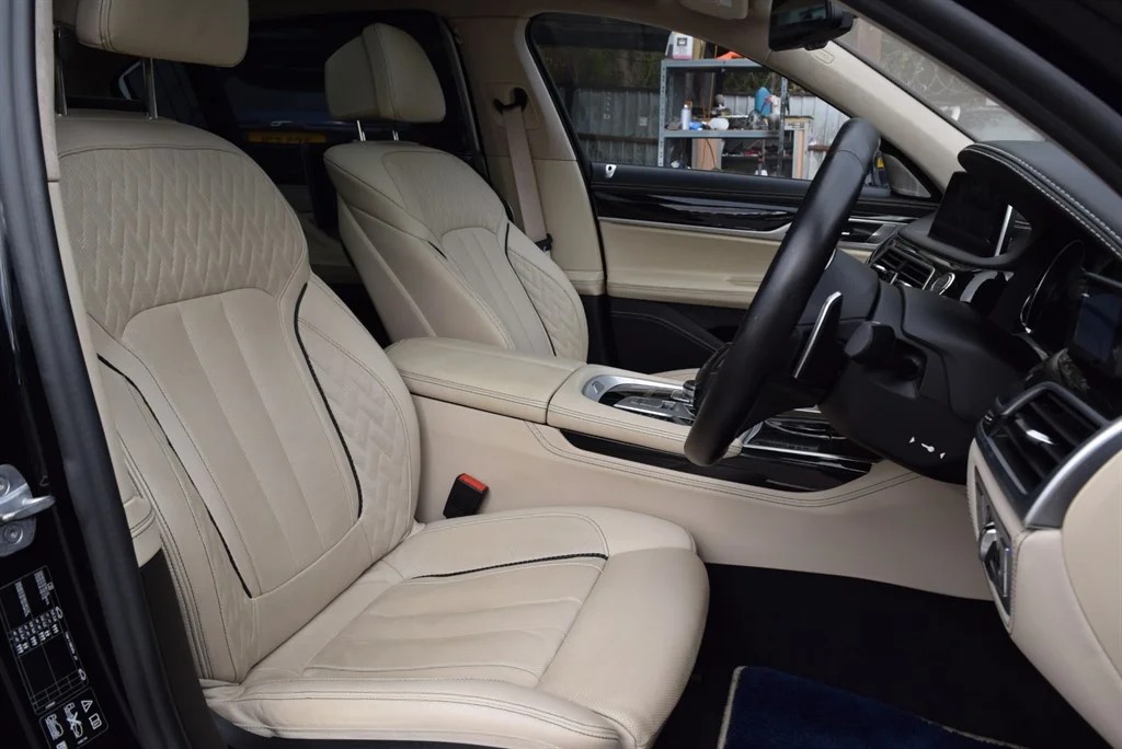 BMW M760Li photo 51