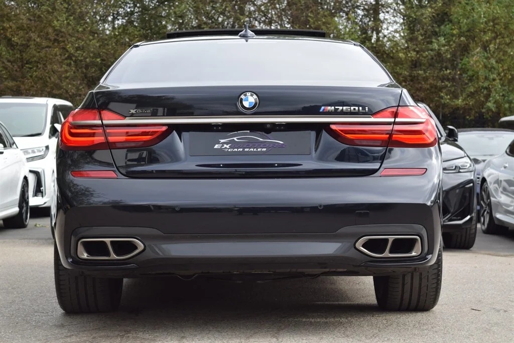 BMW M760Li photo 52