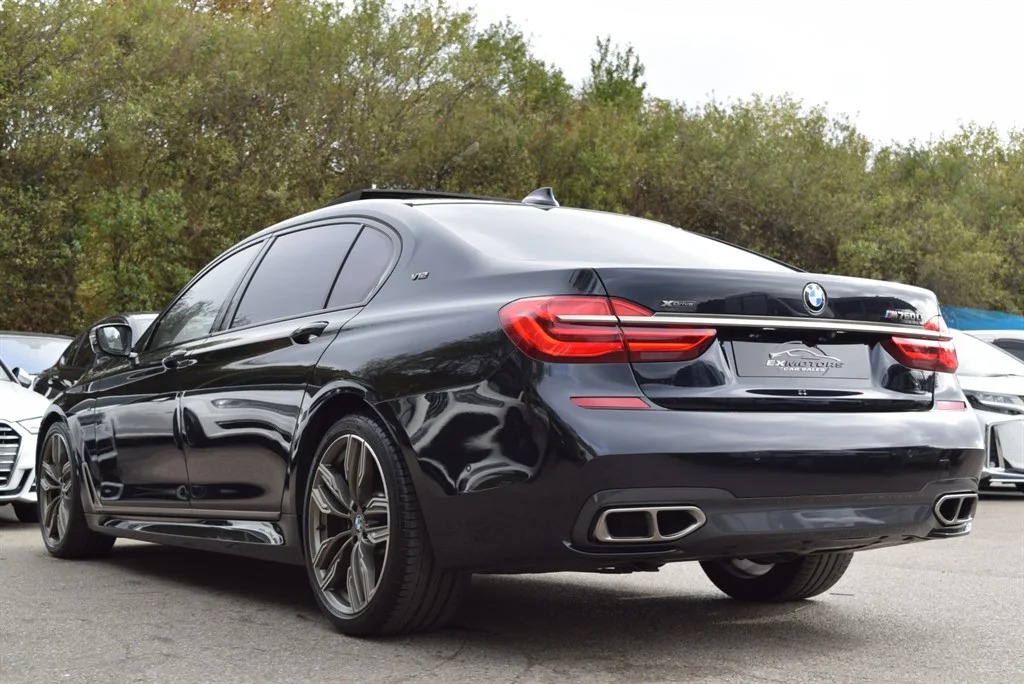 BMW M760Li photo 3