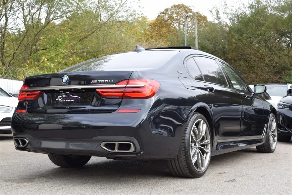 BMW M760Li photo 4