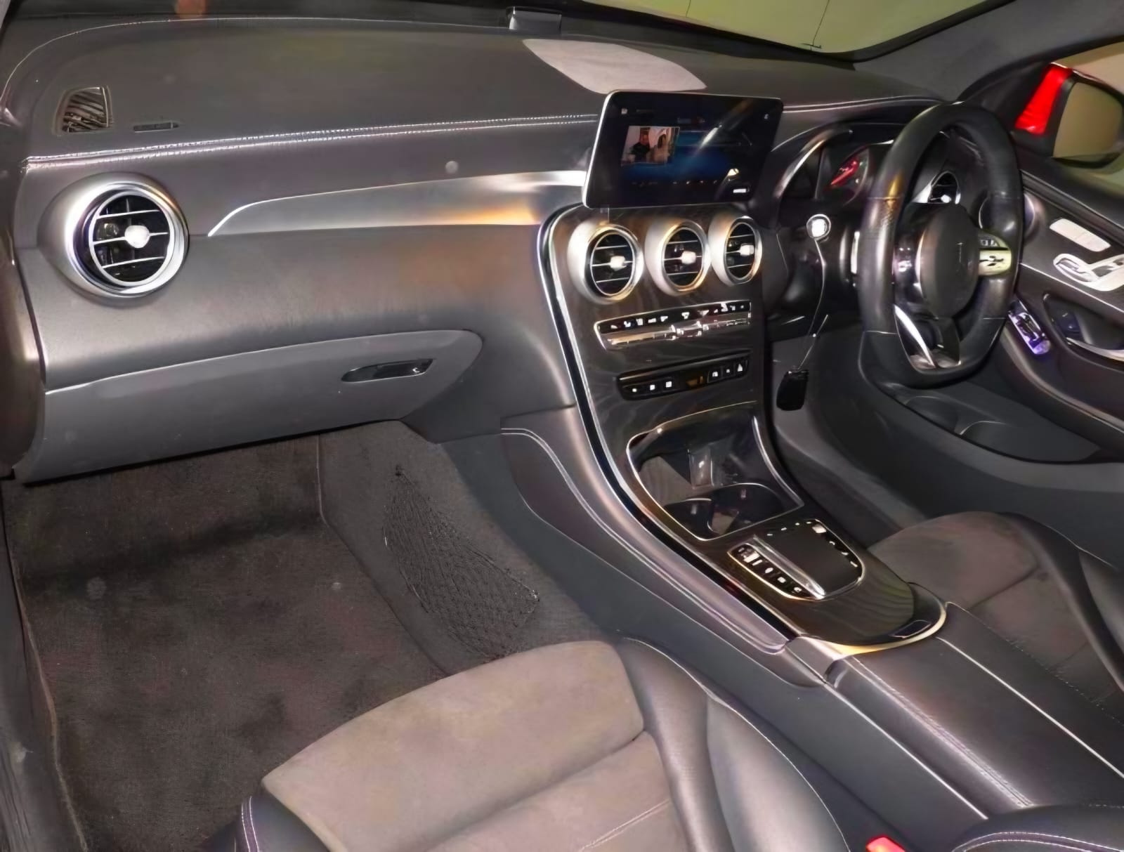 Mercedes Benz GLC220d photo 3