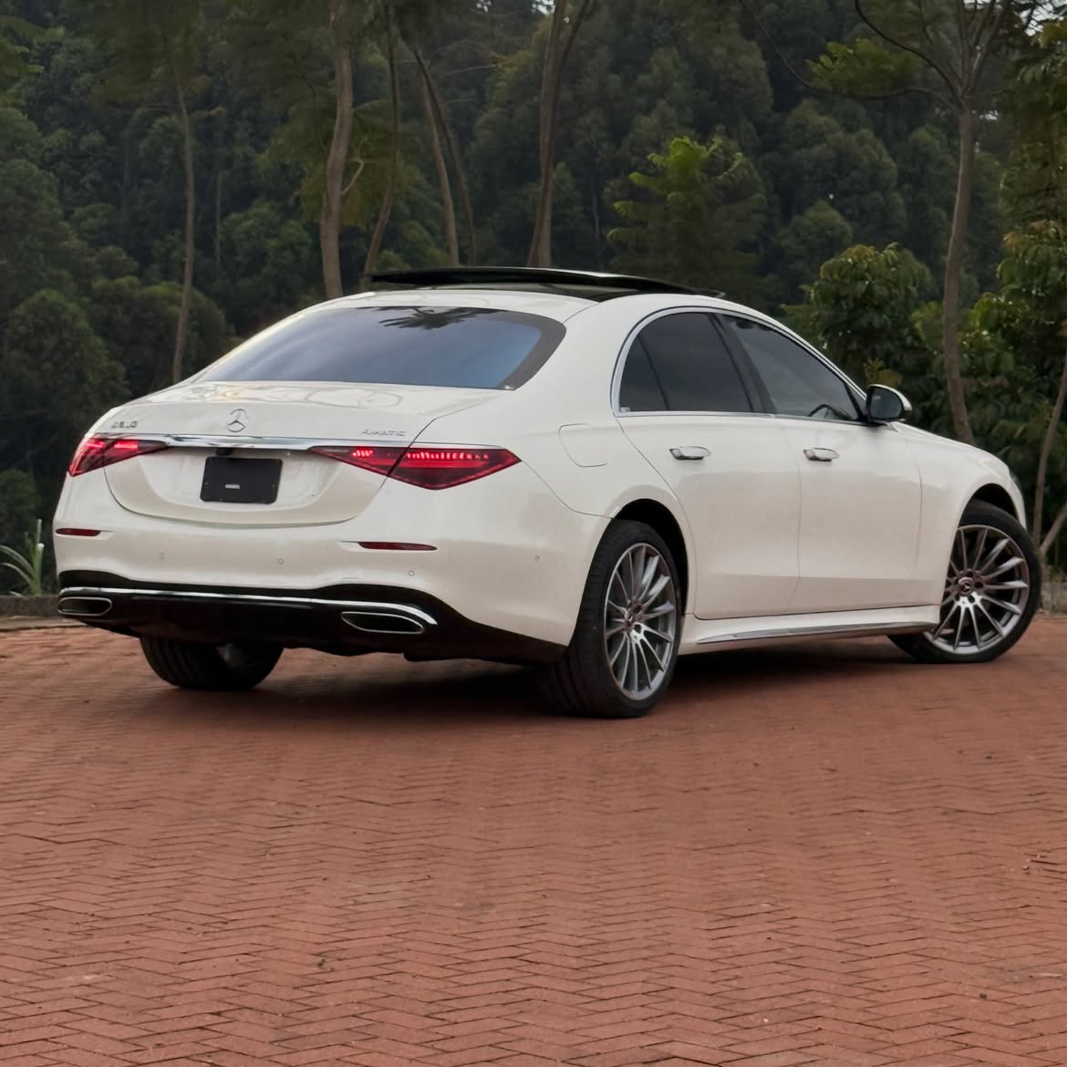 Mercedes-Benz S500 AMG Line 4MATIC photo 2