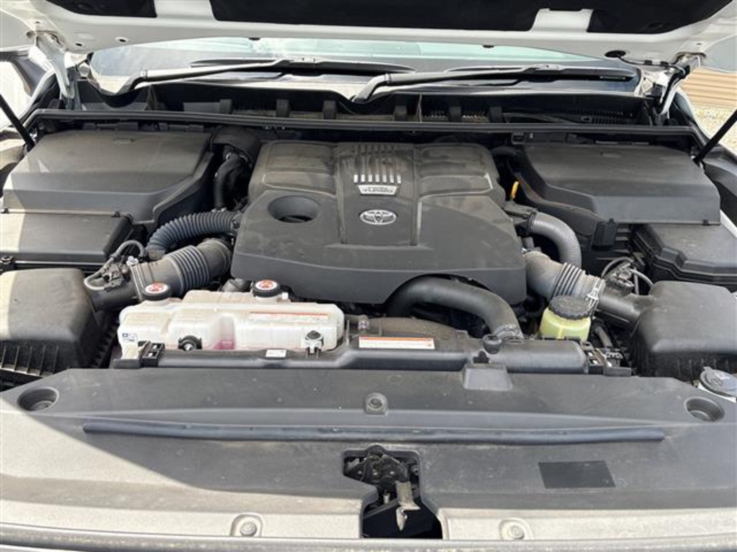 Toyota Landcruiser 300 Series photo 22