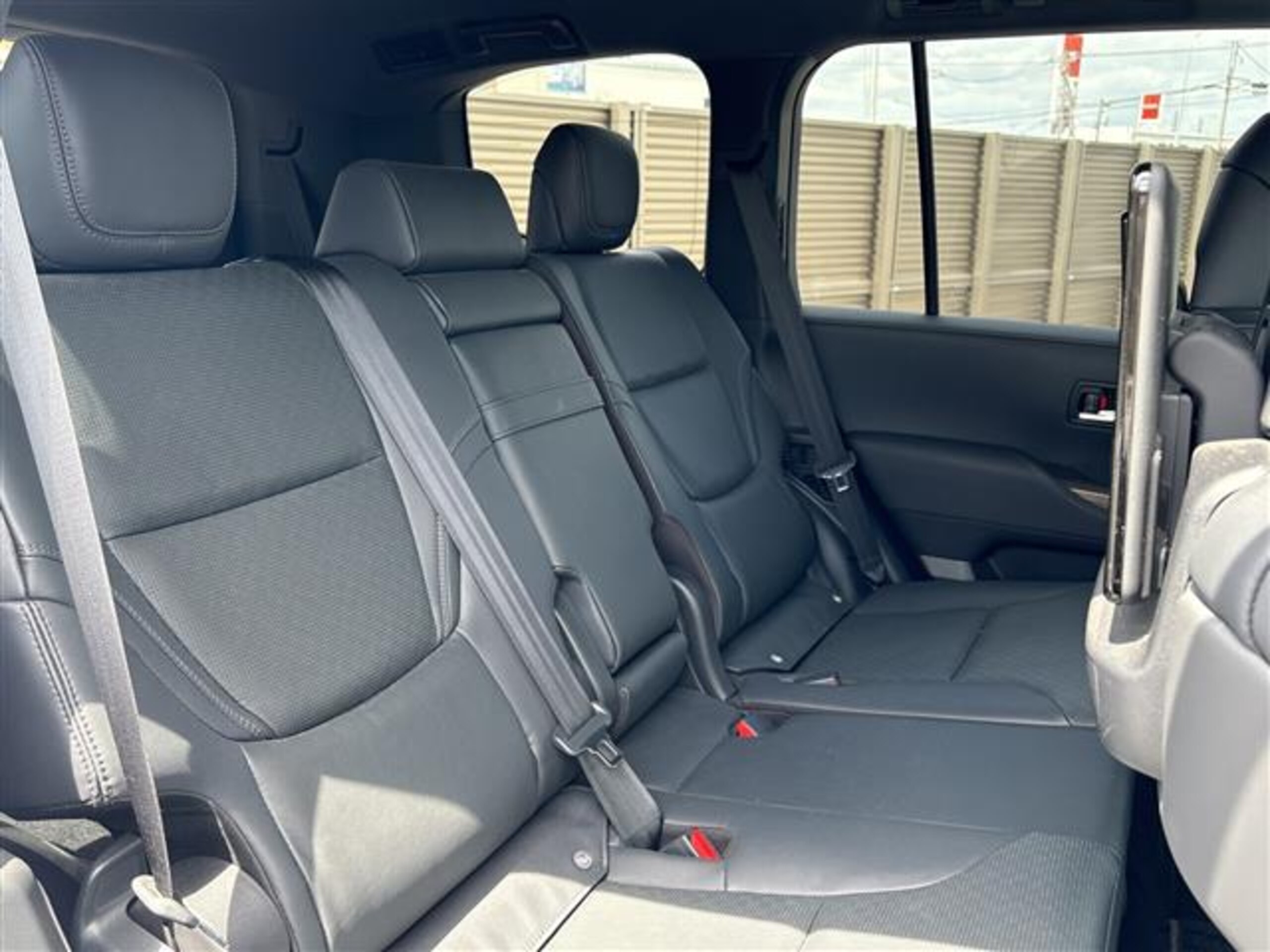 Toyota Landcruiser 300 Series photo 7