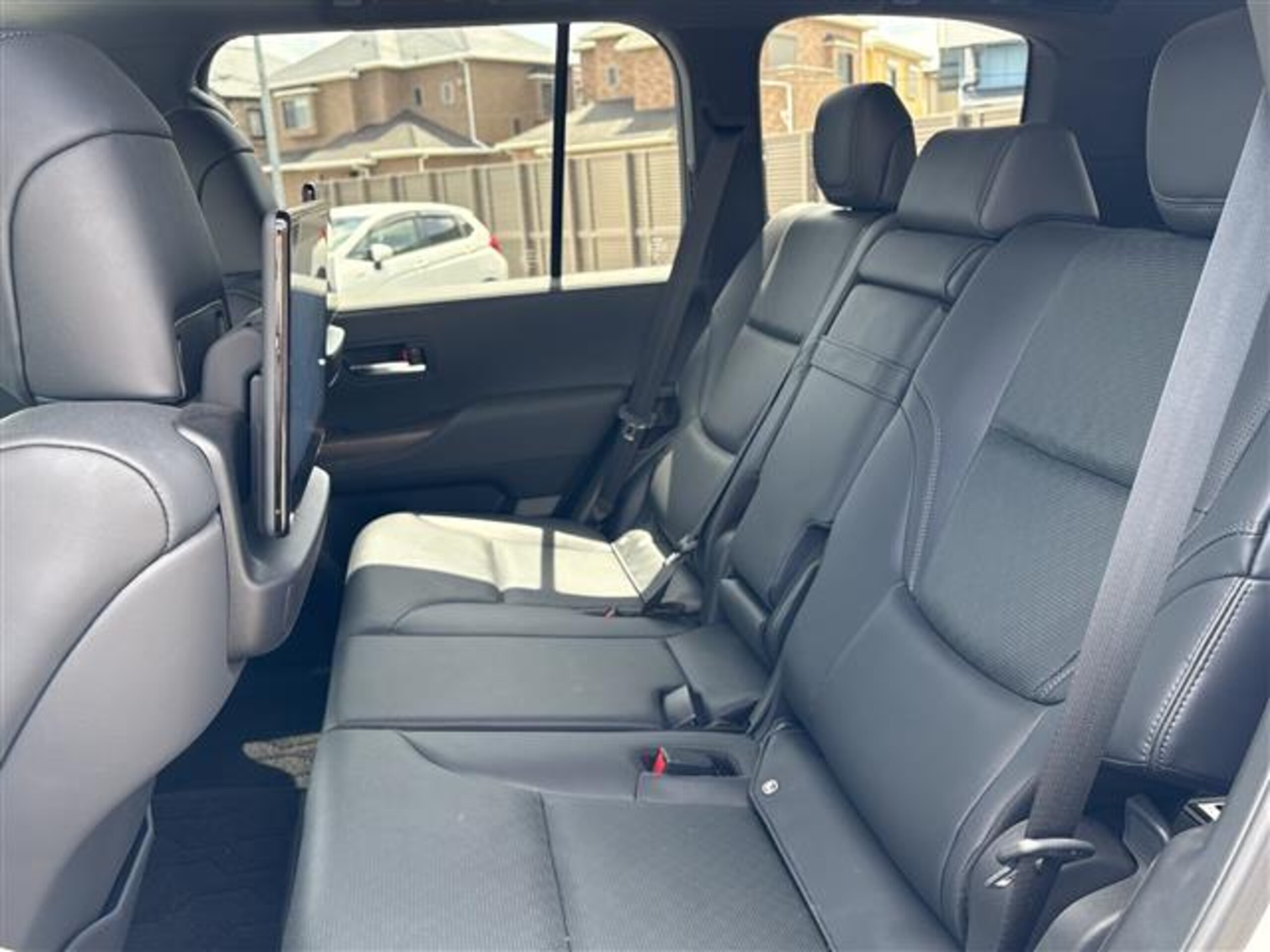 Toyota Landcruiser 300 Series photo 8