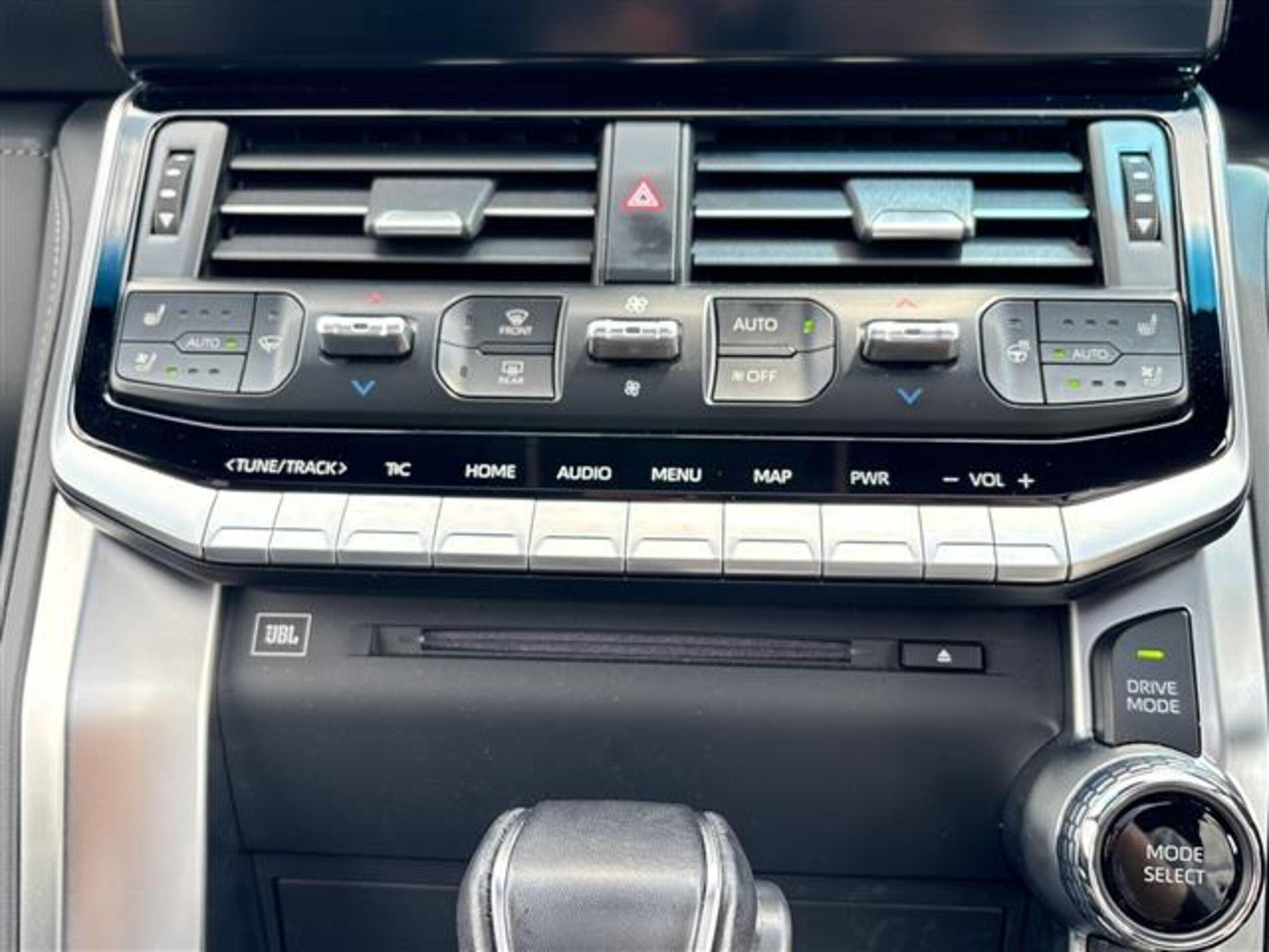 Toyota Landcruiser 300 Series photo 10