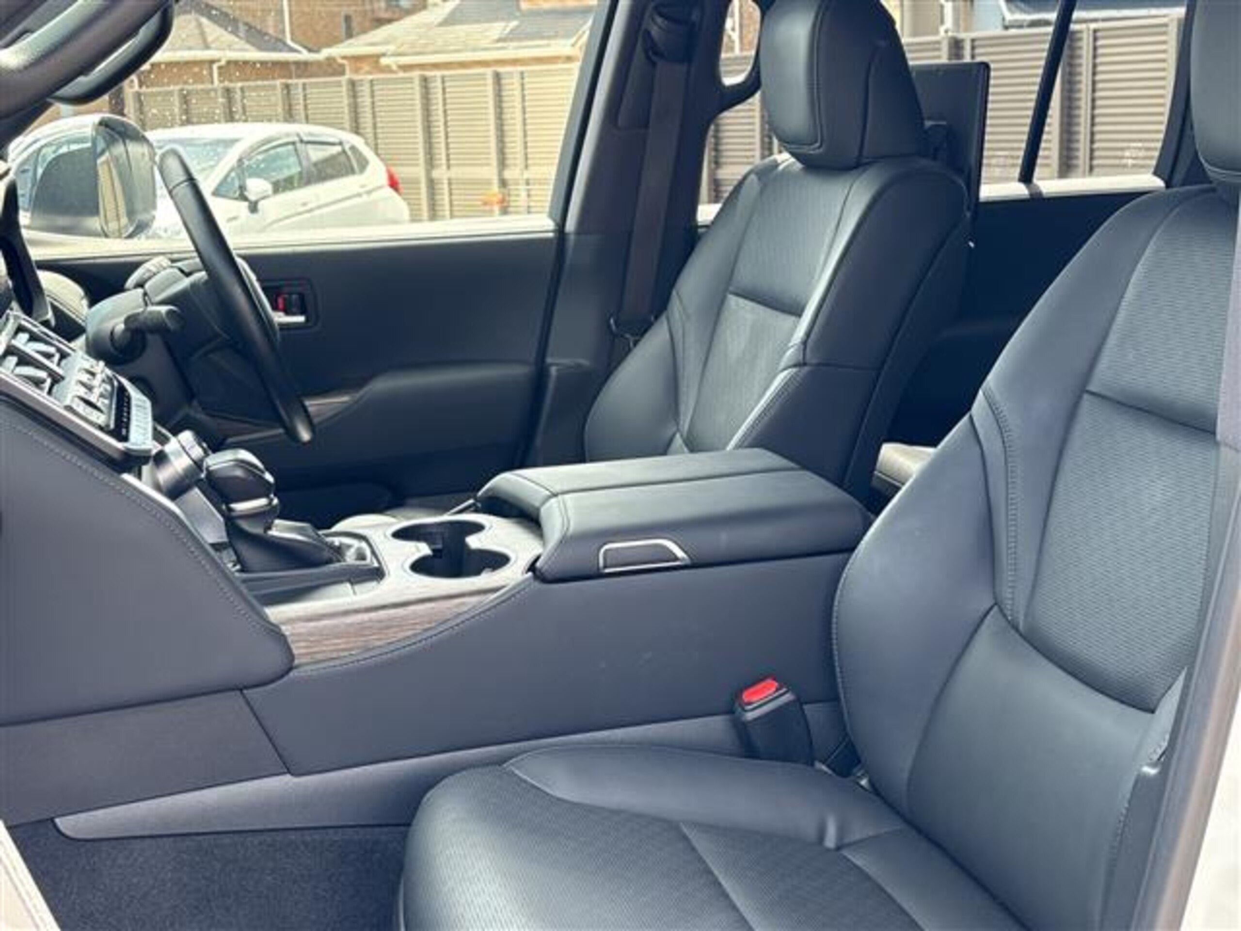 Toyota Landcruiser 300 Series photo 11