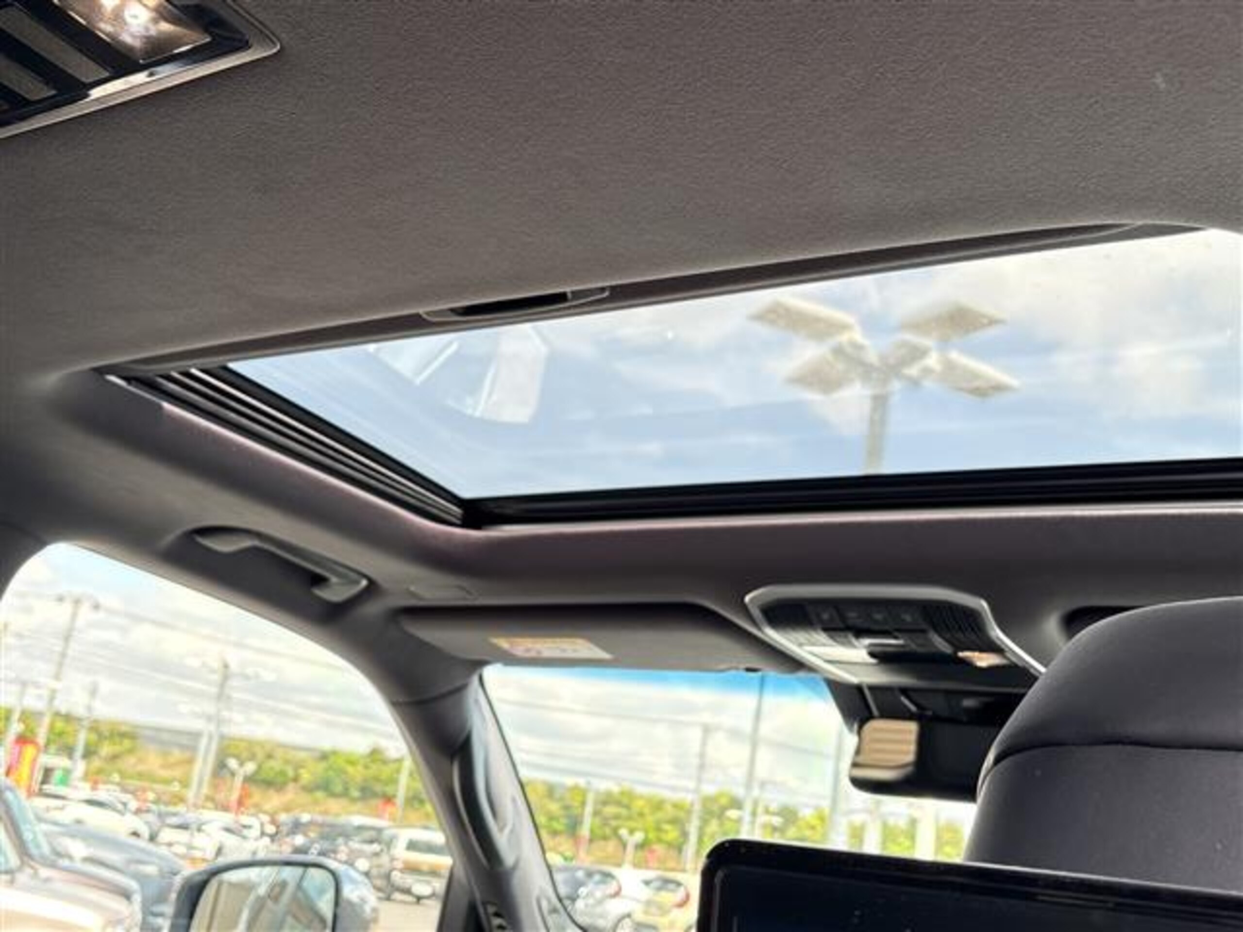 Toyota Landcruiser 300 Series photo 12