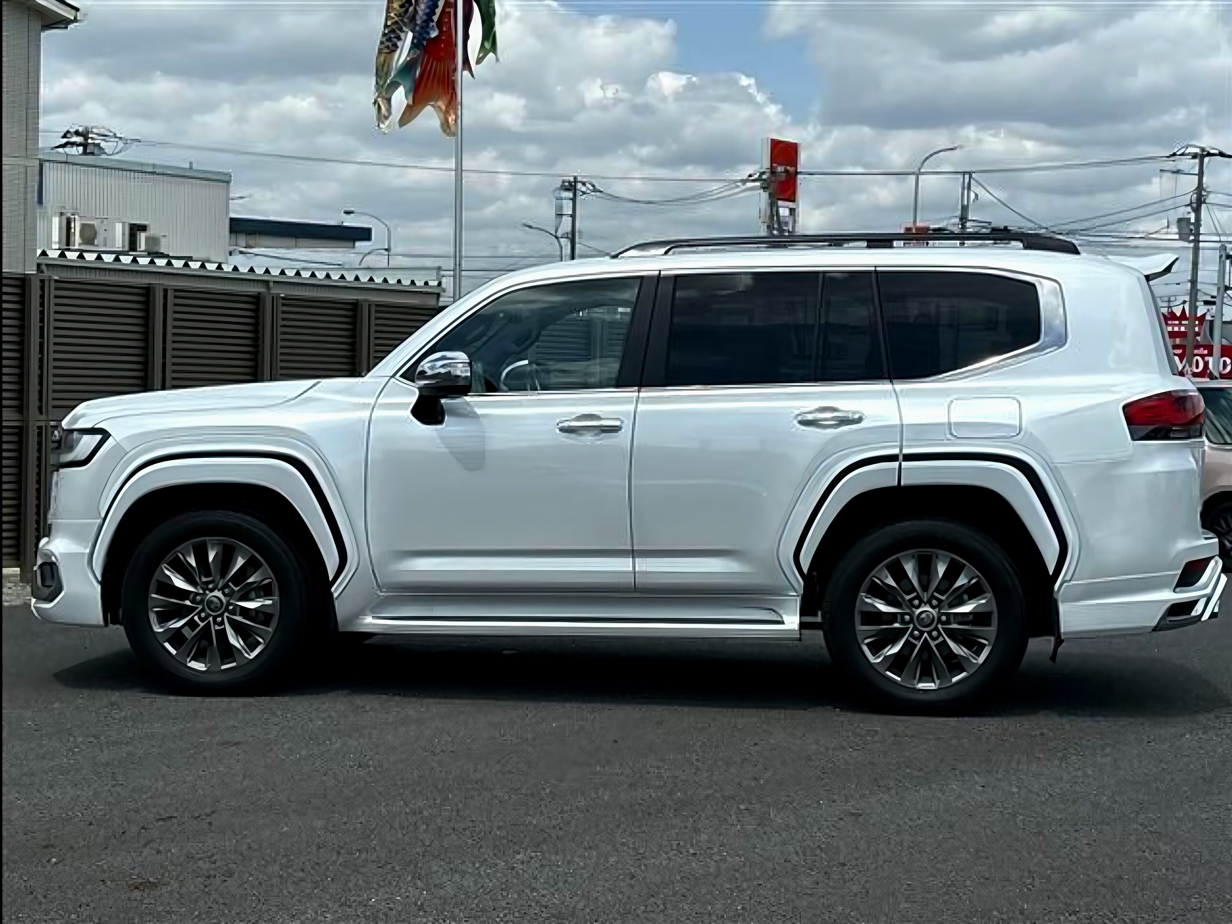 Toyota Landcruiser 300 Series photo 5