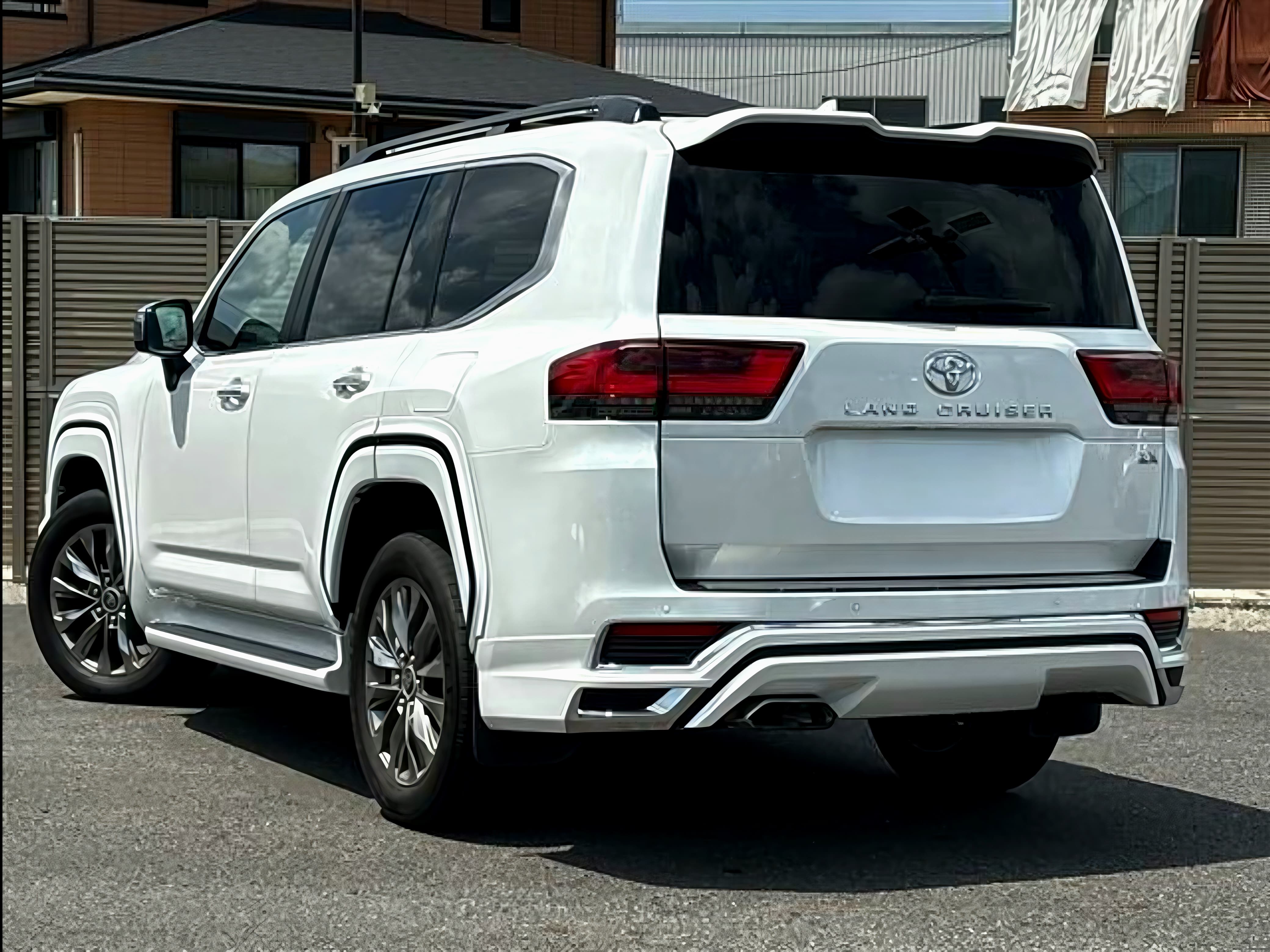 Toyota Landcruiser 300 Series photo 4