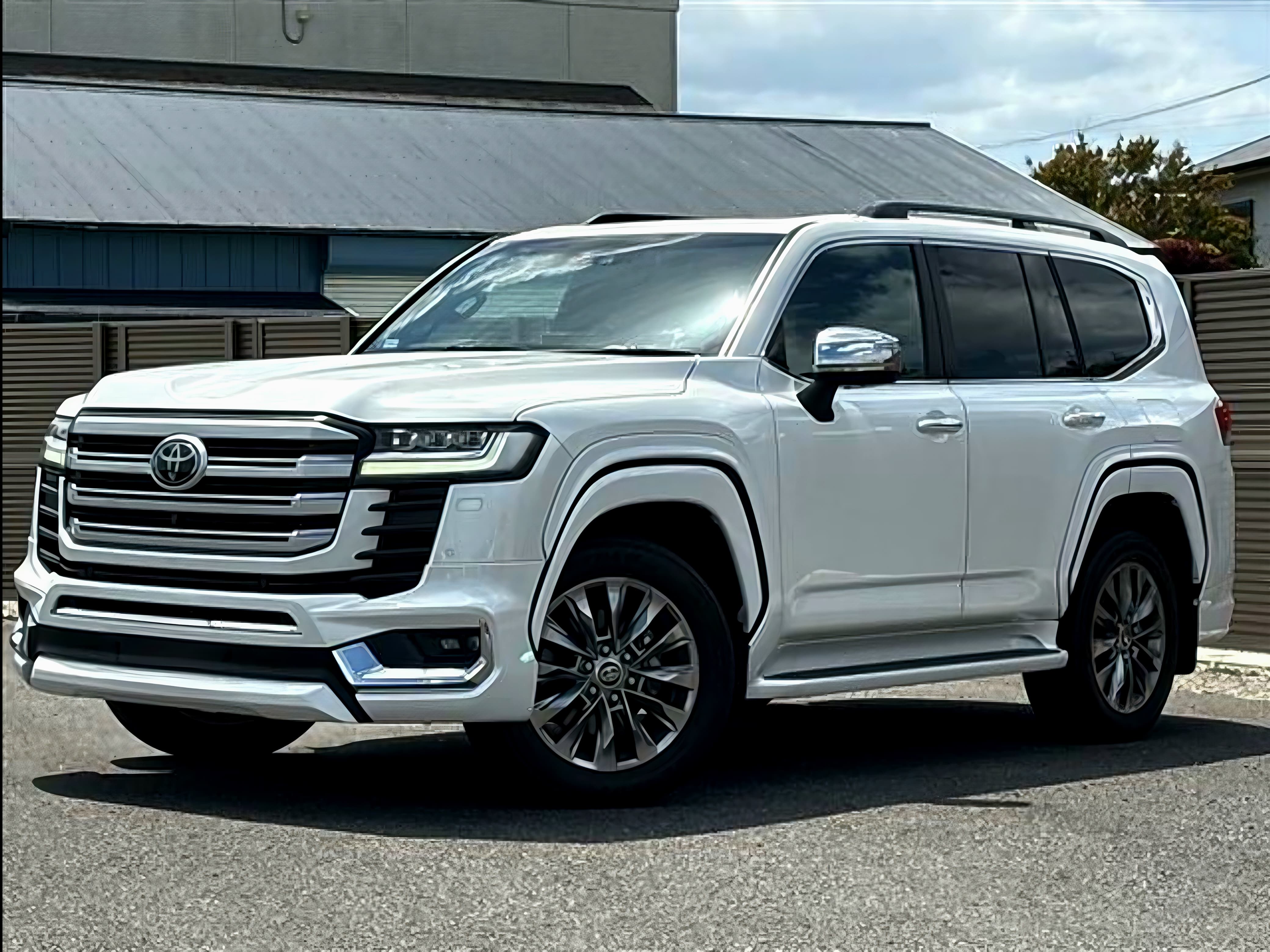 Toyota Landcruiser 300 Series photo 2
