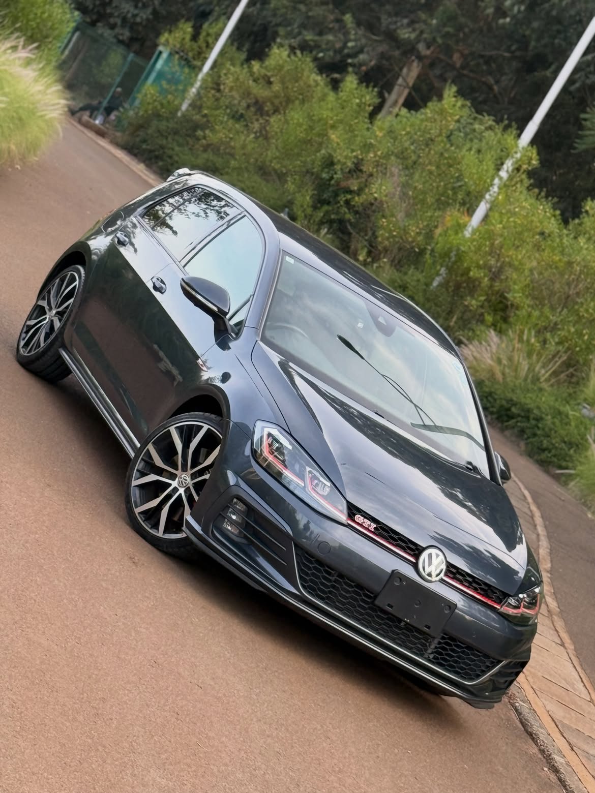 Volkswagen Golf GTI photo 1