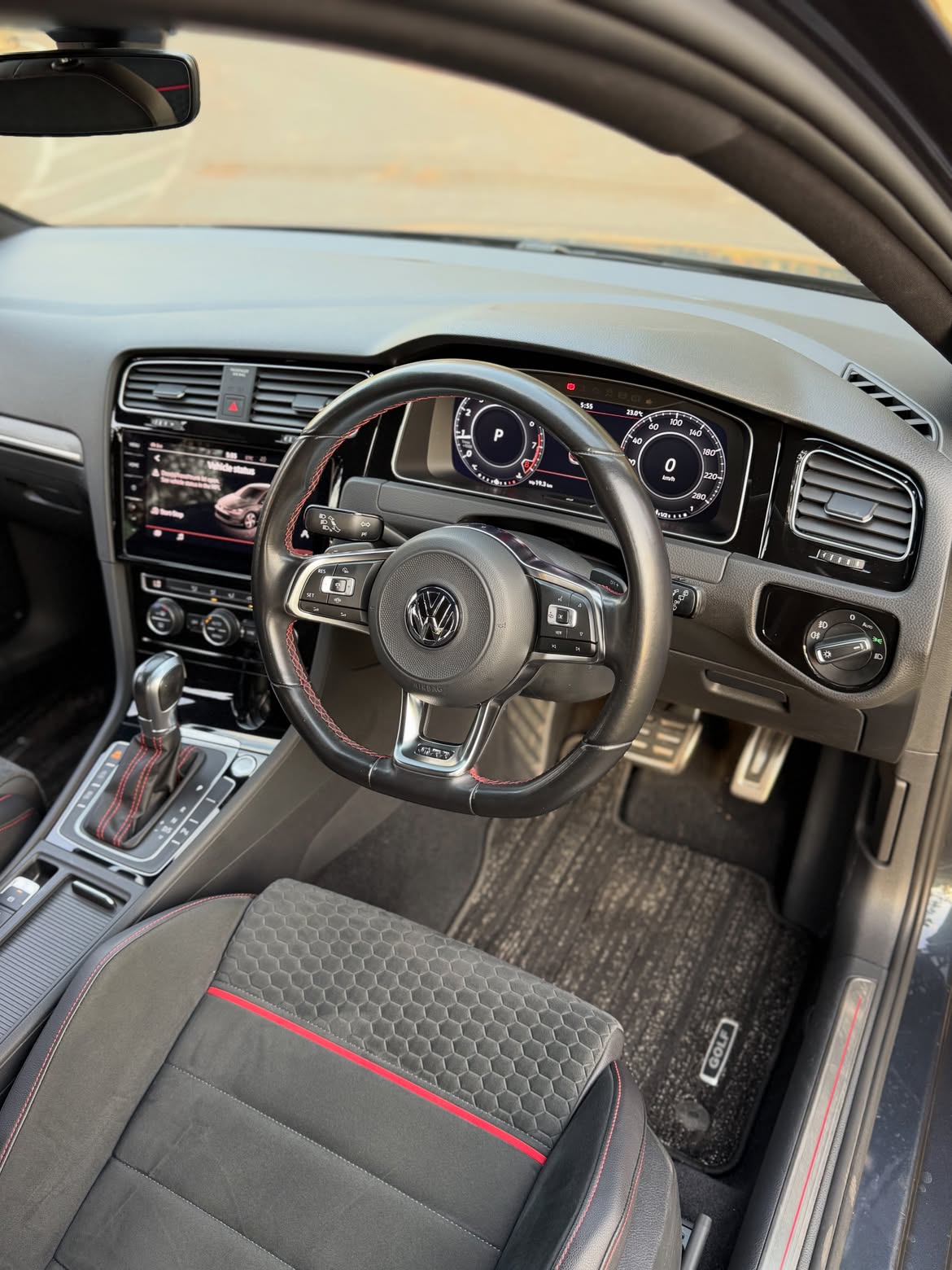 Volkswagen Golf GTI photo 8
