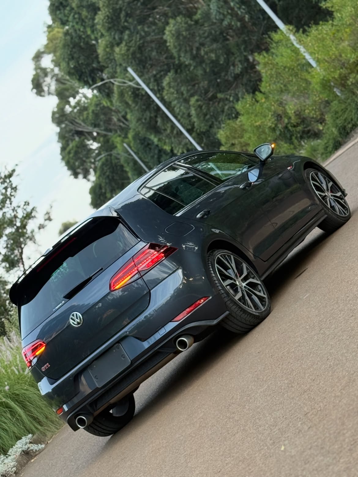 Volkswagen Golf GTI photo 2