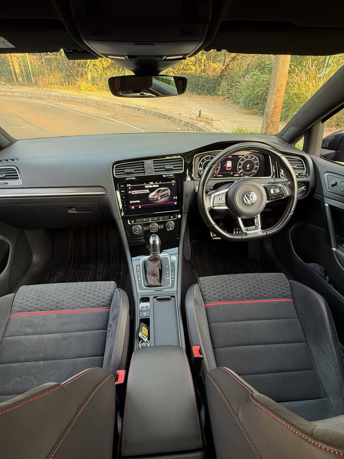Volkswagen Golf GTI photo 10