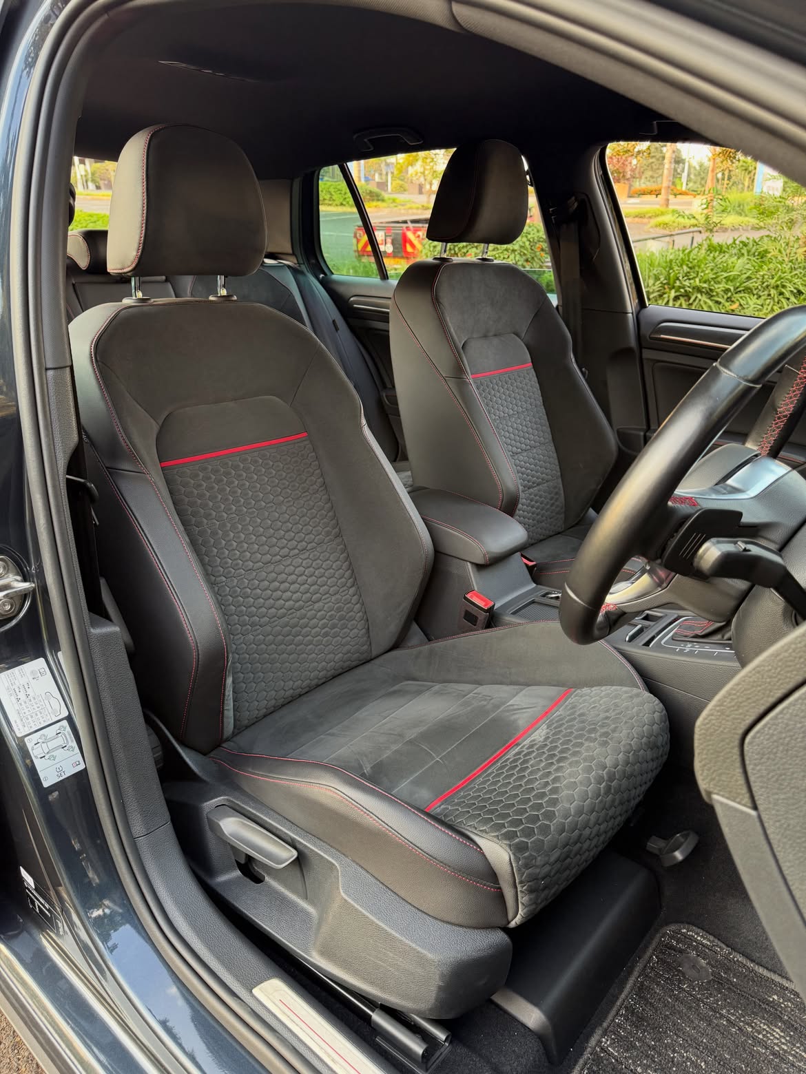 Volkswagen Golf GTI photo 11