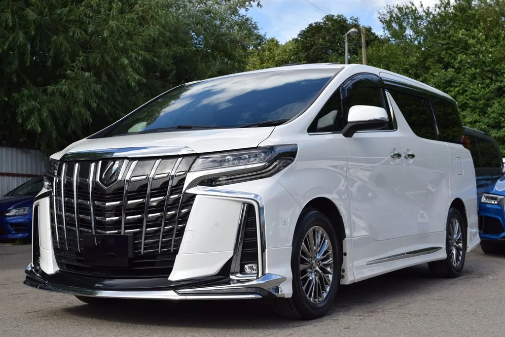 Toyota Alphard photo 2
