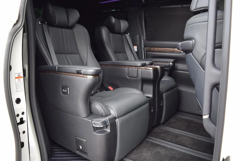 Toyota Alphard photo 7