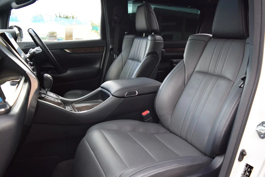 Toyota Alphard photo 8
