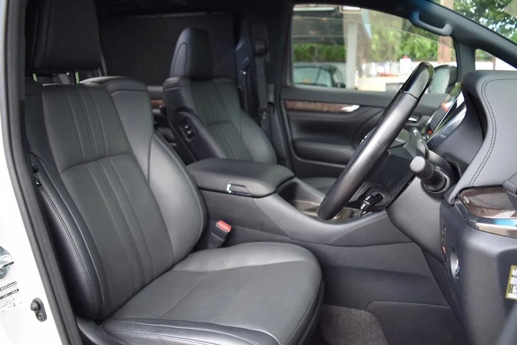 Toyota Alphard photo 9