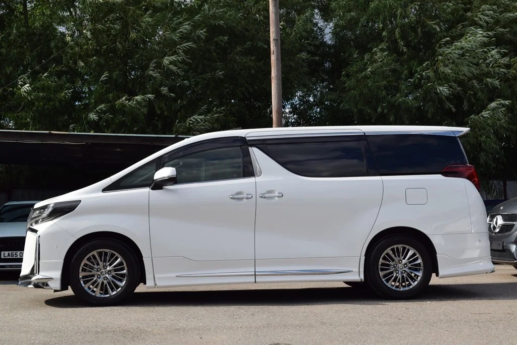 Toyota Alphard photo 6