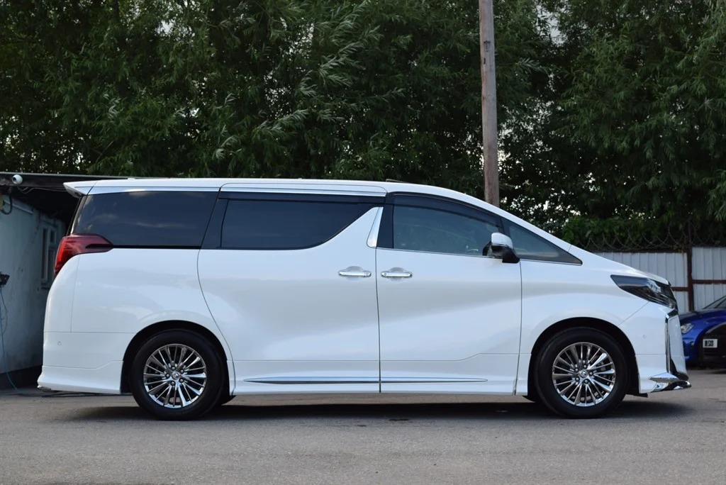 Toyota Alphard photo 5