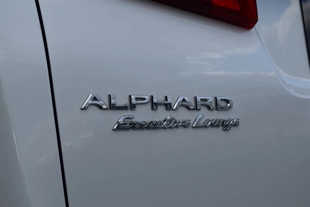 Toyota Alphard photo 19