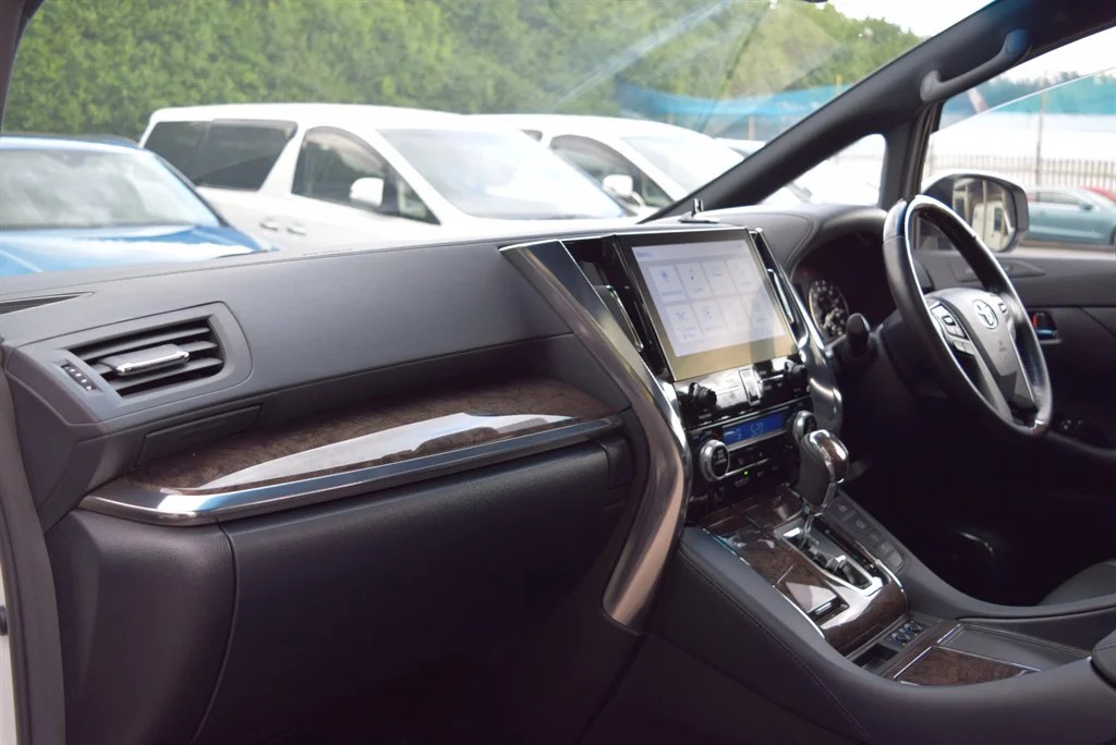 Toyota Alphard photo 56
